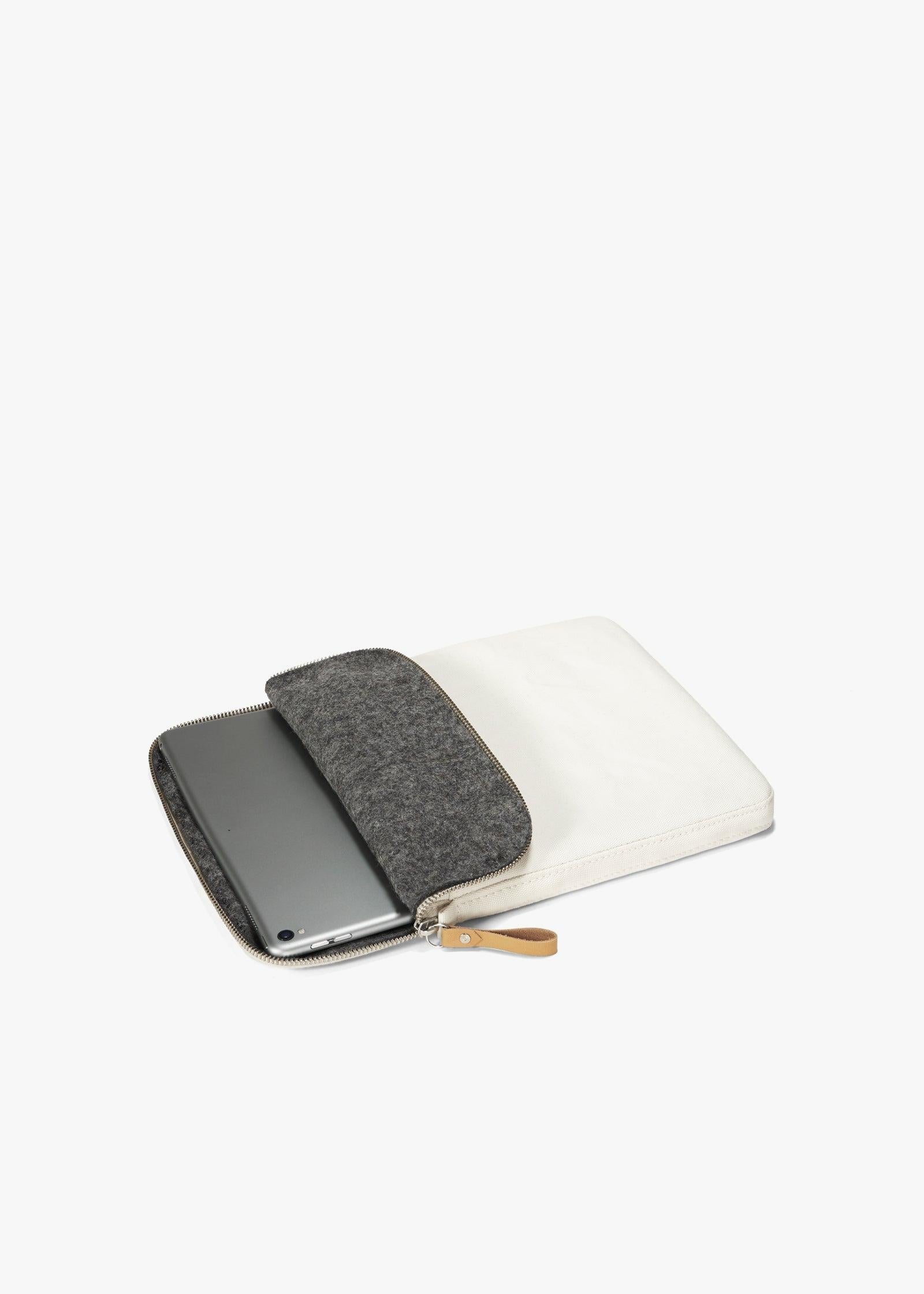 Bananatex Sleeve for Macbook 14" – Natural White - QWSTION