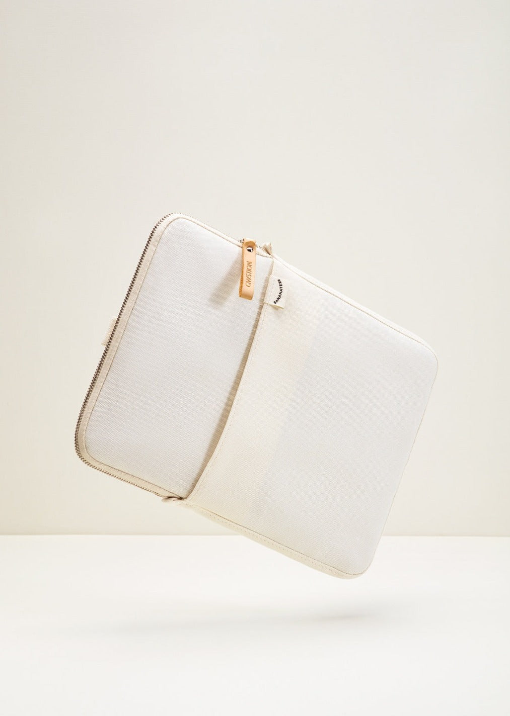 Bananatex Sleeve for Macbook 13" – Natural White - QWSTION