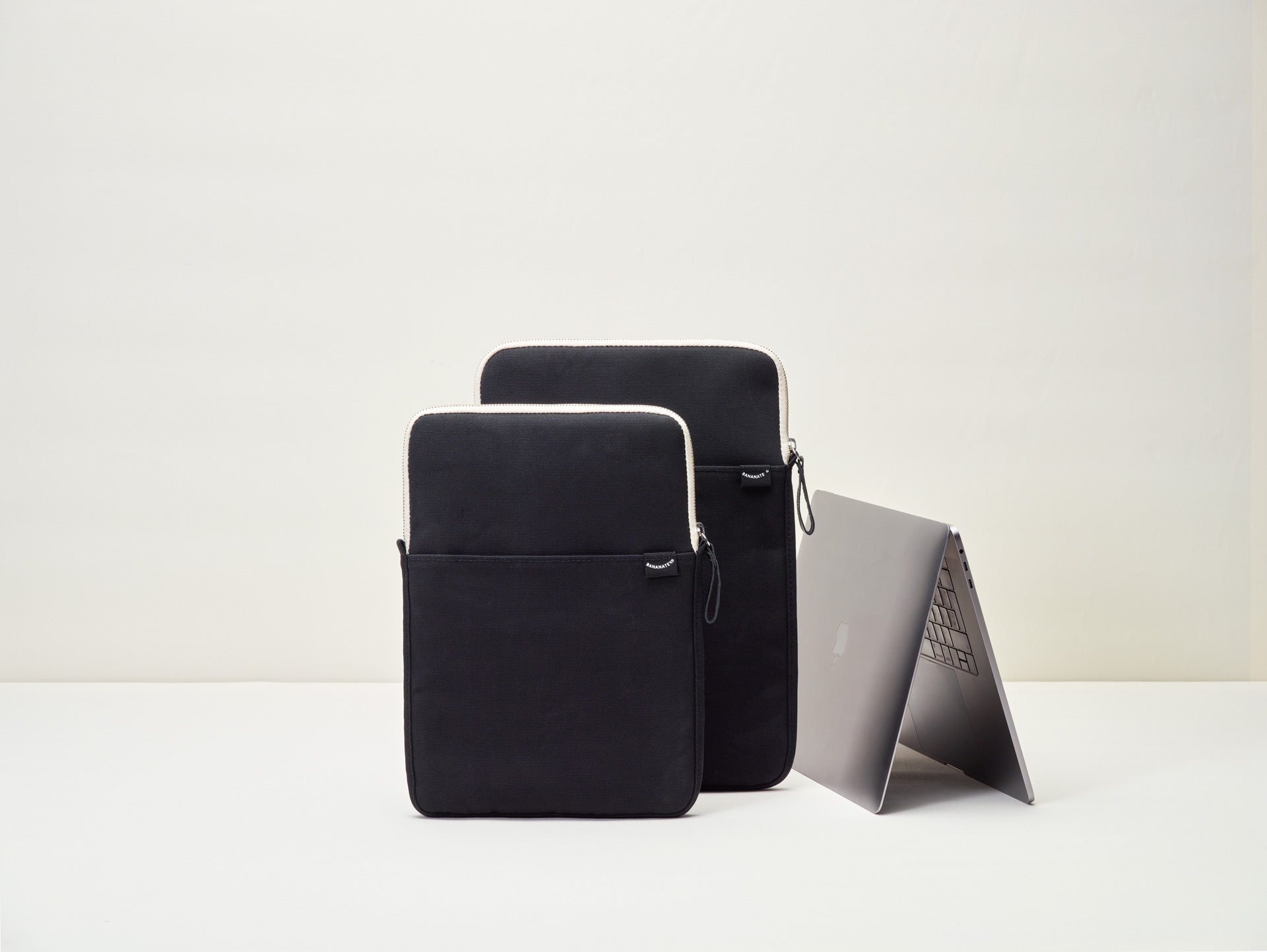 Bananatex Sleeve for Macbook 15" – All Black - QWSTION