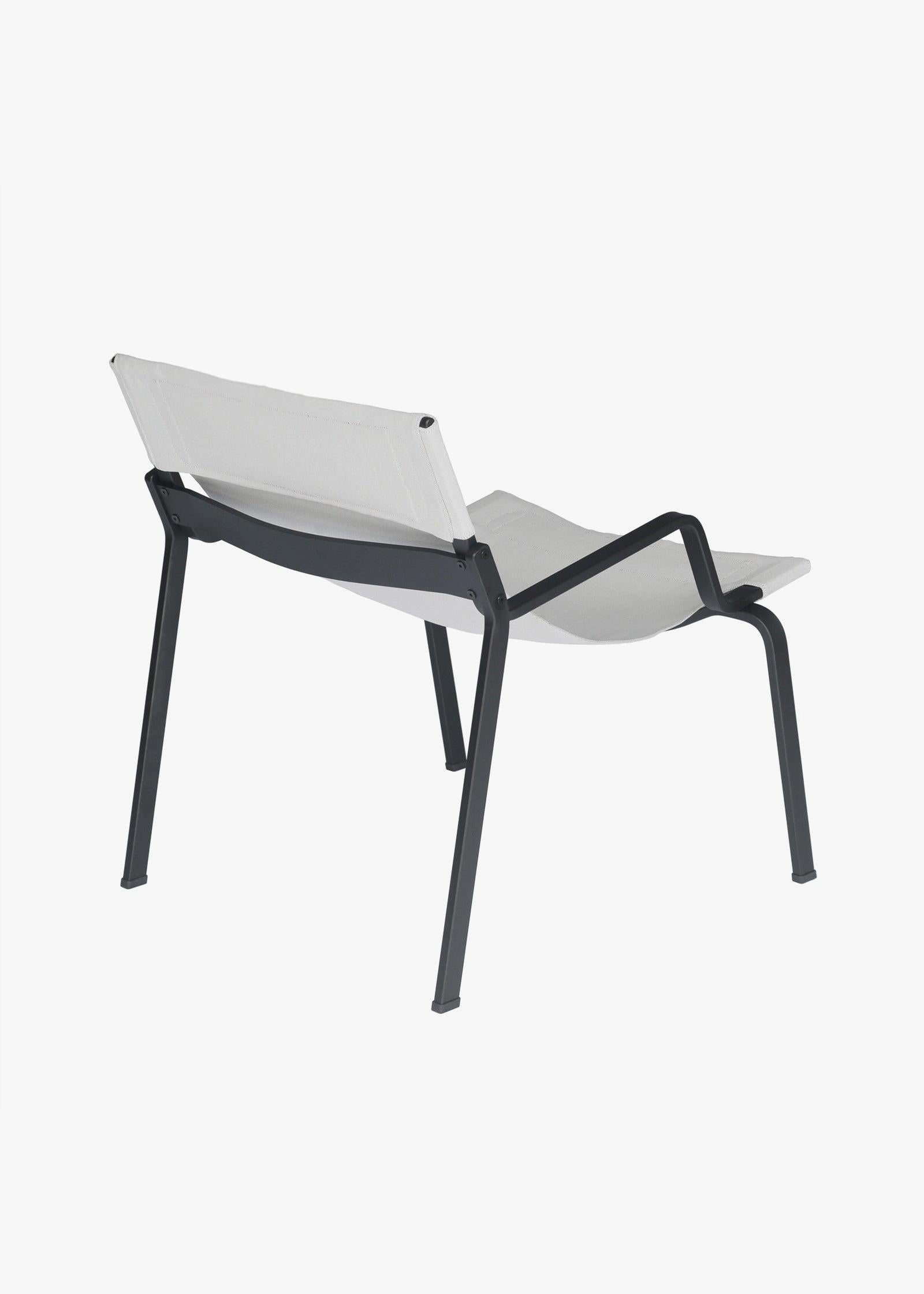 Ensō Lounge Chair – Anodized black aluminum / Gravel Bananatex - QWSTION