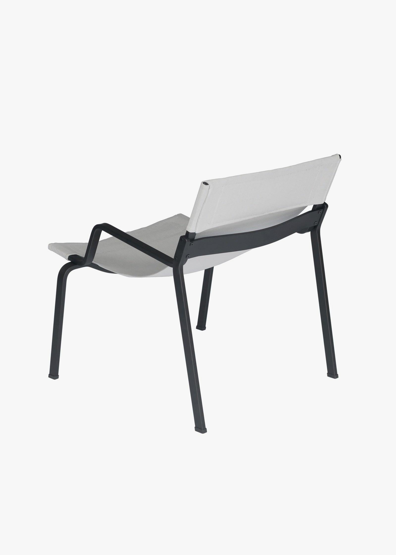 Ensō Lounge Chair – Anodized black aluminum / Gravel Bananatex - QWSTION