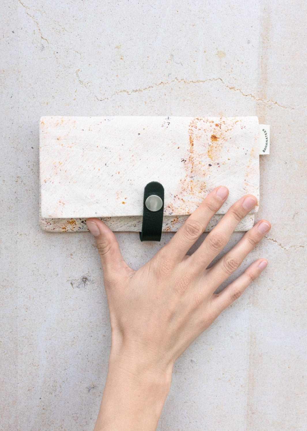 QWSTION+KUNSTHAUS Etui – Jurrasic Limestone - QWSTION