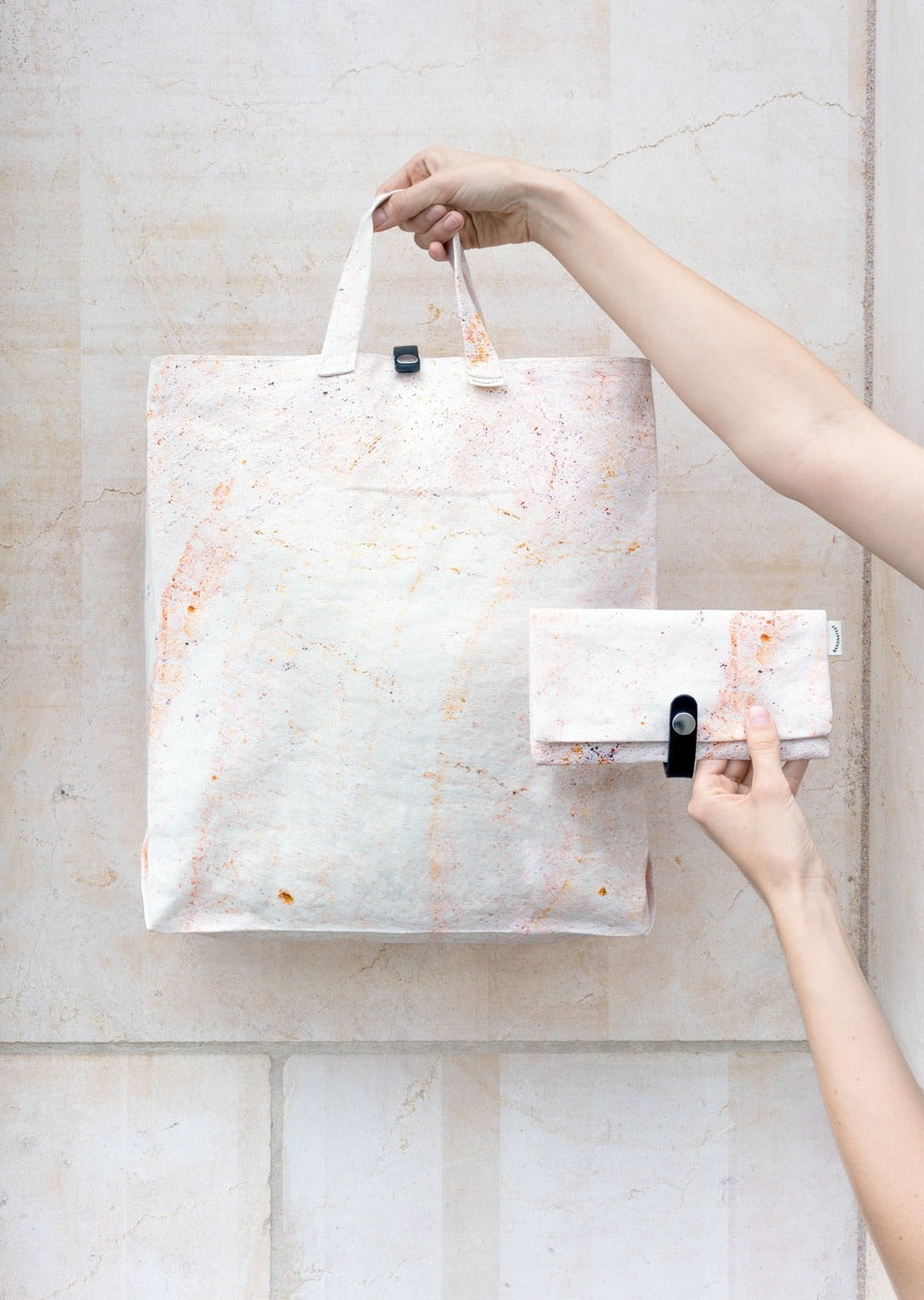 QWSTION+KUNSTHAUS Etui – Jurrasic Limestone - QWSTION