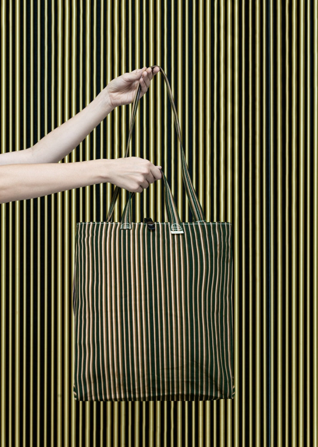 QWSTION+KUNSTHAUS Shopper – Brass Tubes - QWSTION