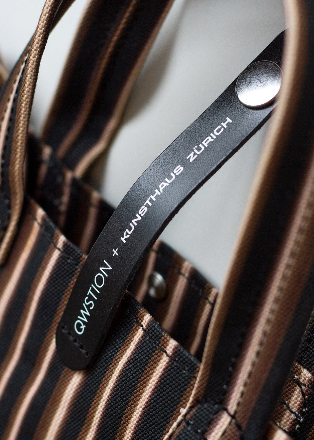 QWSTION+KUNSTHAUS Shopper – Brass Tubes - QWSTION