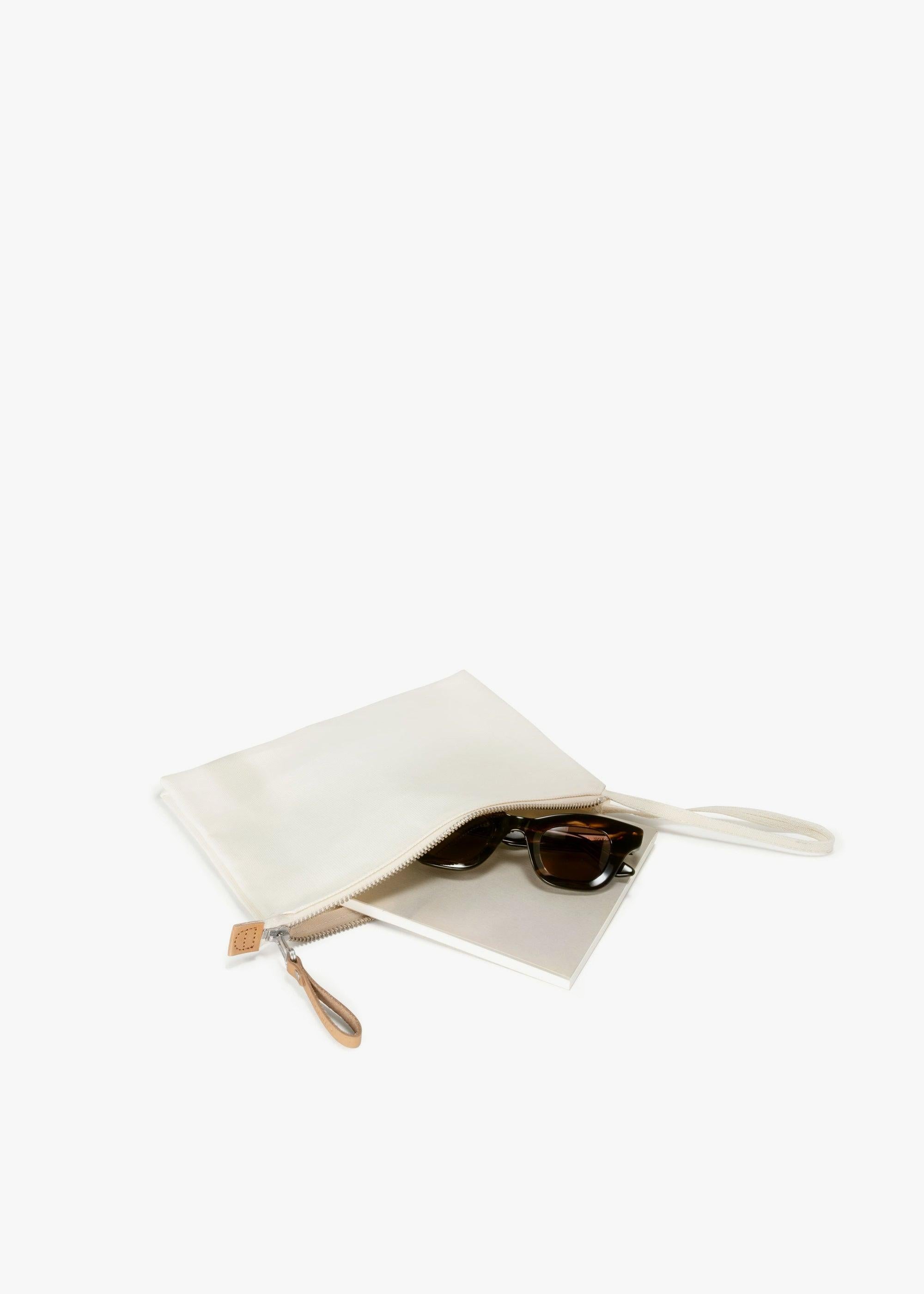 Bananatex Zip Pouch Medium – Natural White - QWSTION