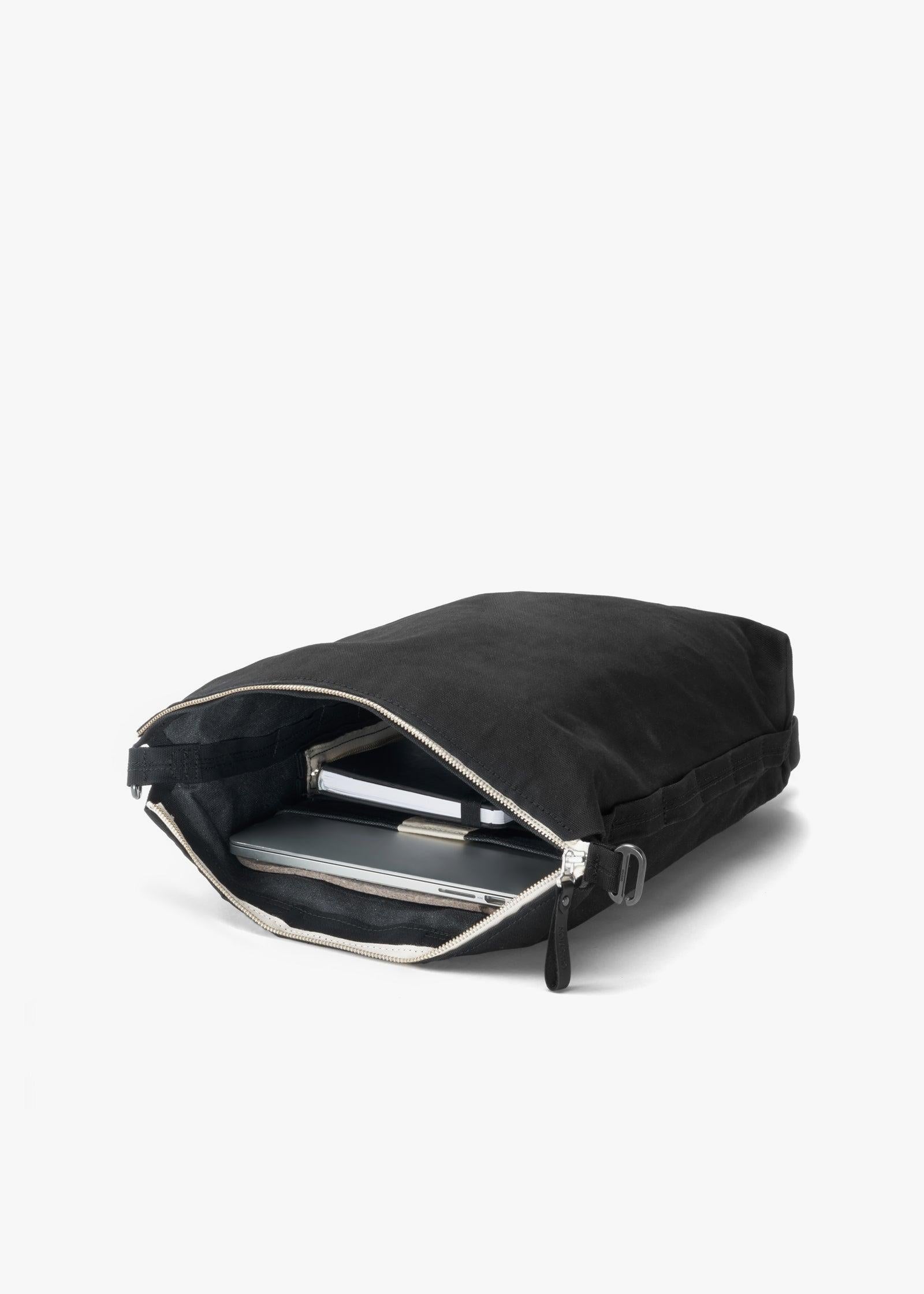 Zip Pack – All Black - QWSTION