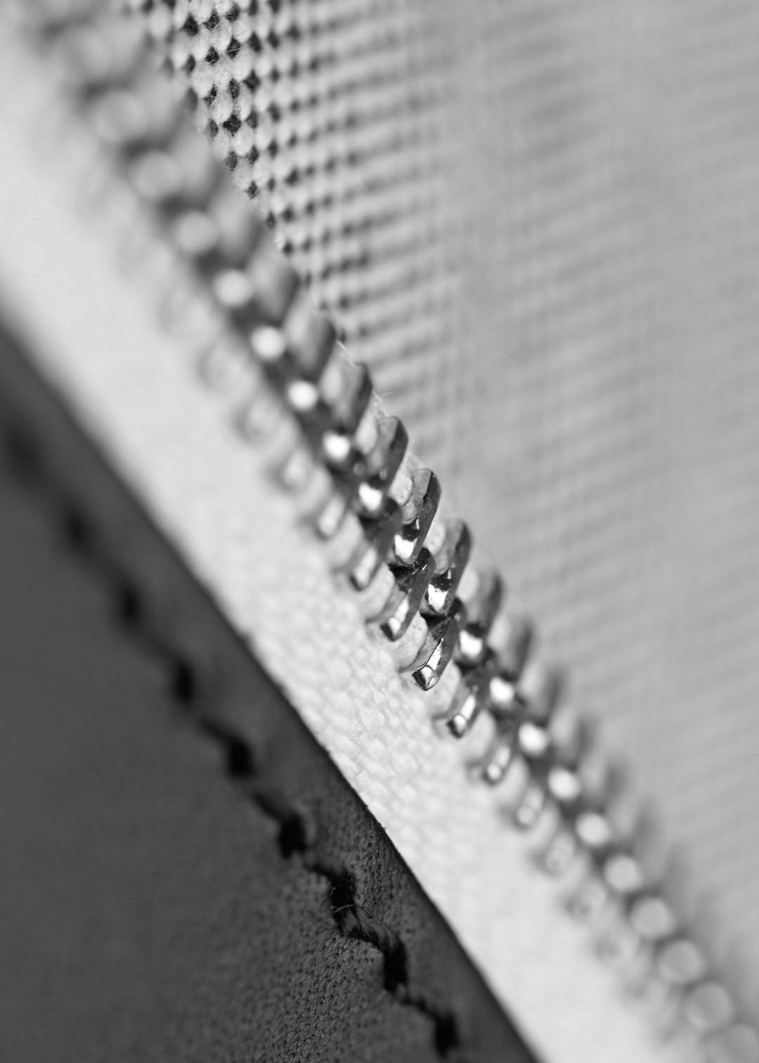 Simple Zipshopper – Raw Blend Leather Canvas - QWSTION
