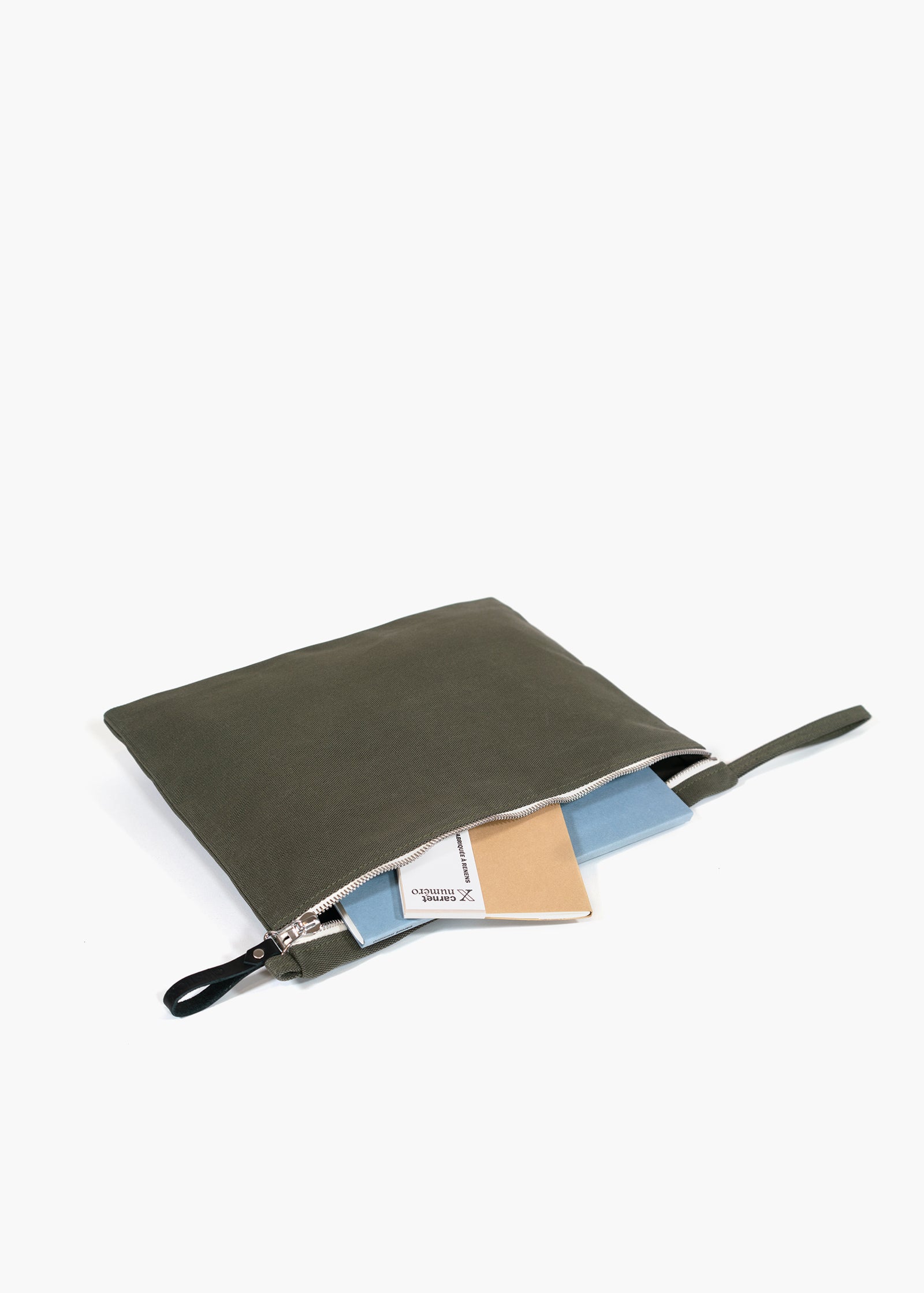 QWSTION + Monocle / Bananatex Folio A4 – Olive - QWSTION