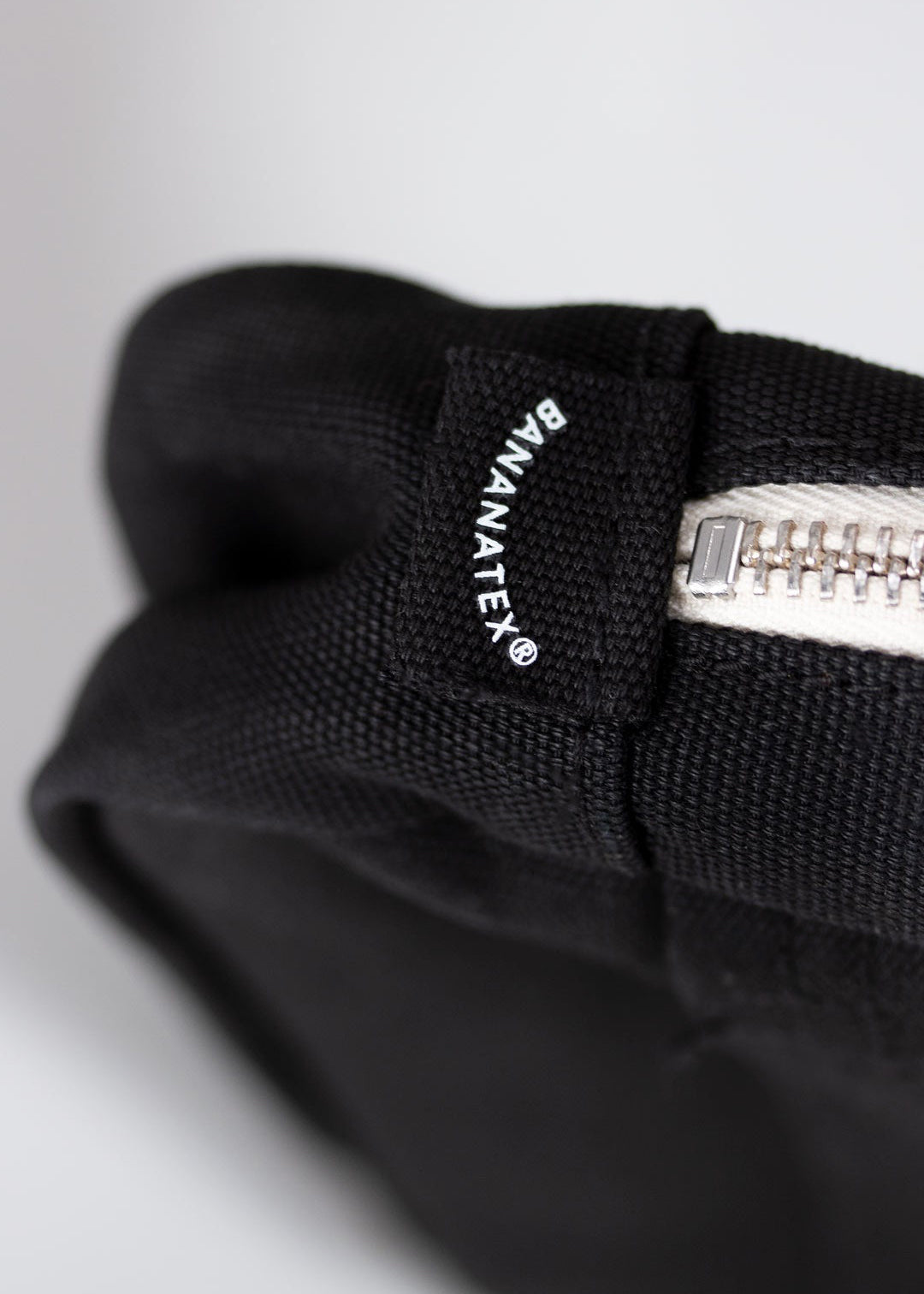 Bananatex Travel Kit Small – All Black - QWSTION