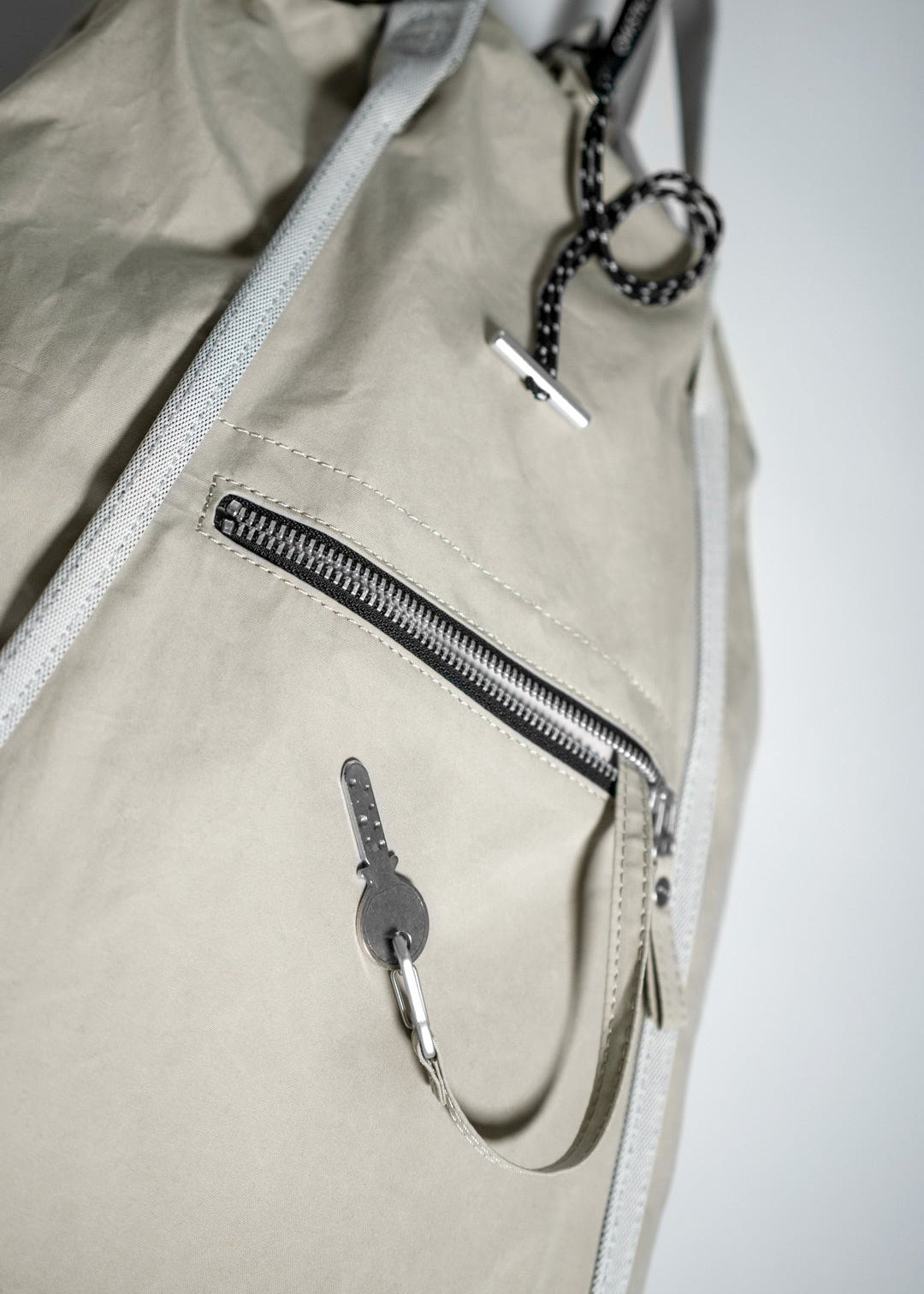 Medium Bucket – Desert Hawk - QWSTION