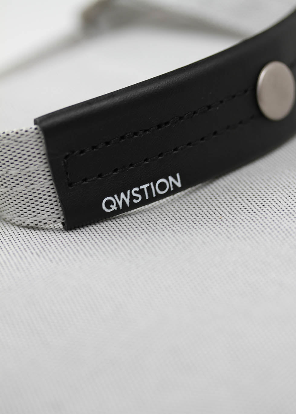 Bananatex® Daypack – Gravel Black Leather - QWSTION