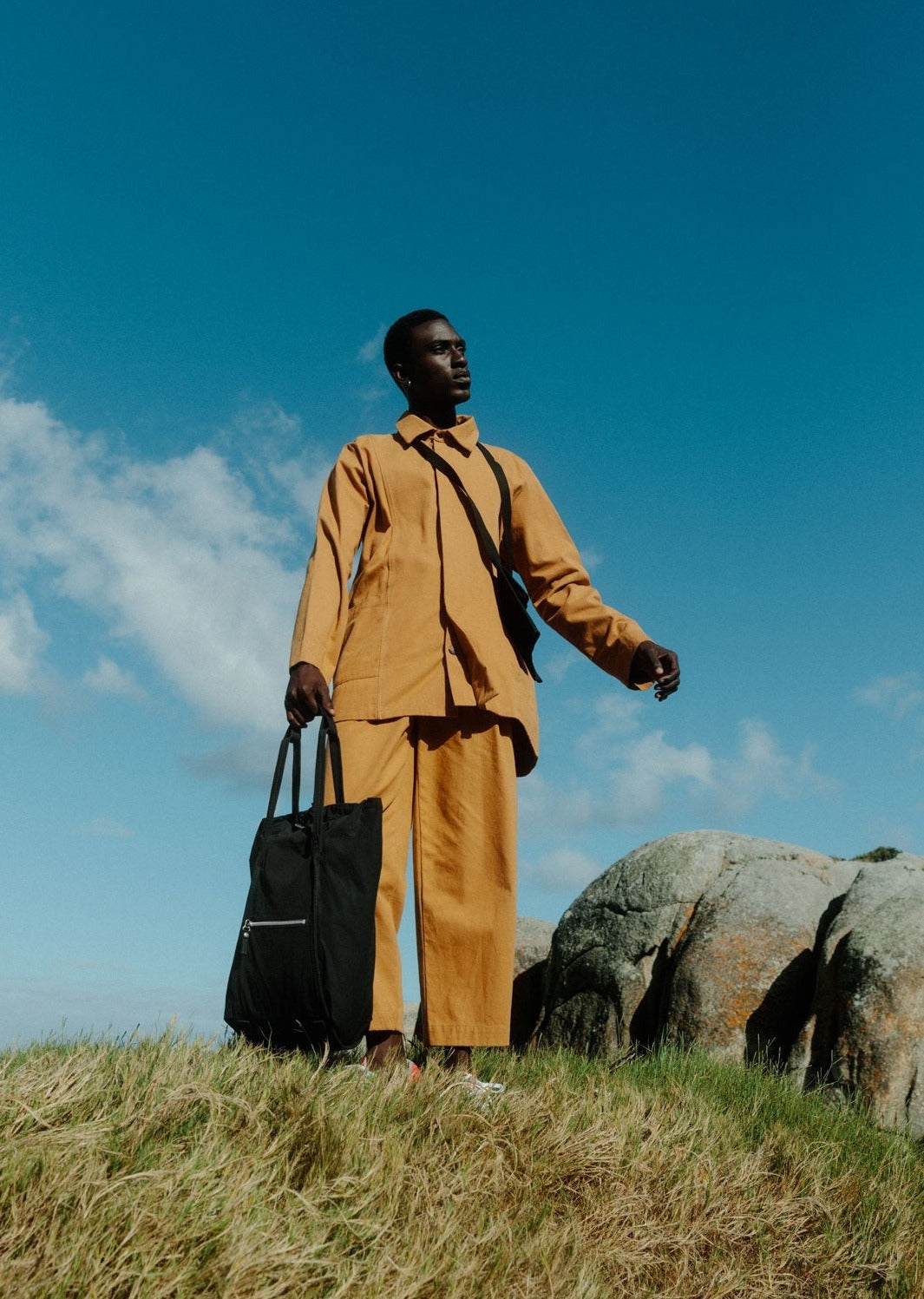 Medium Bucket – Raven - QWSTION