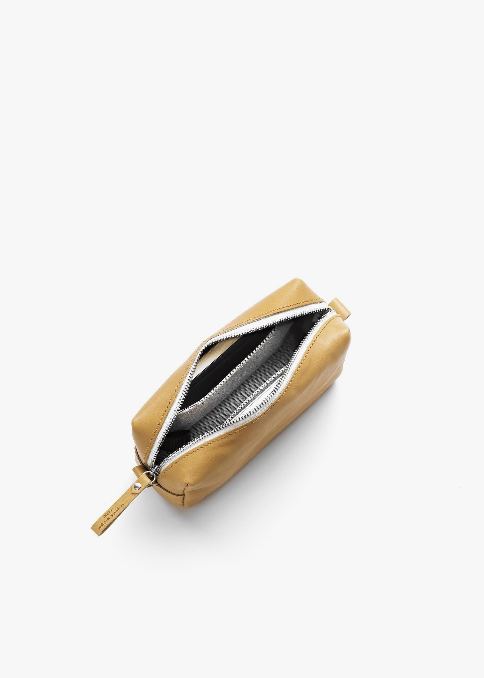 Amenity Pouch – Raw Blend Natural Leather - QWSTION