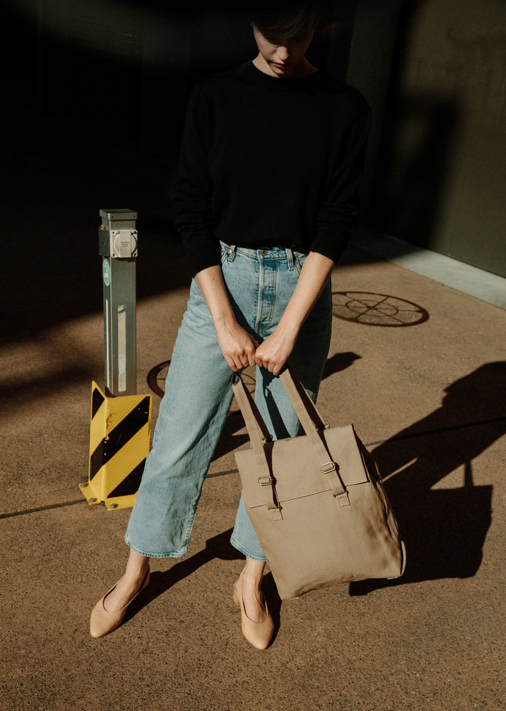 Flap Tote Medium – Sand - QWSTION