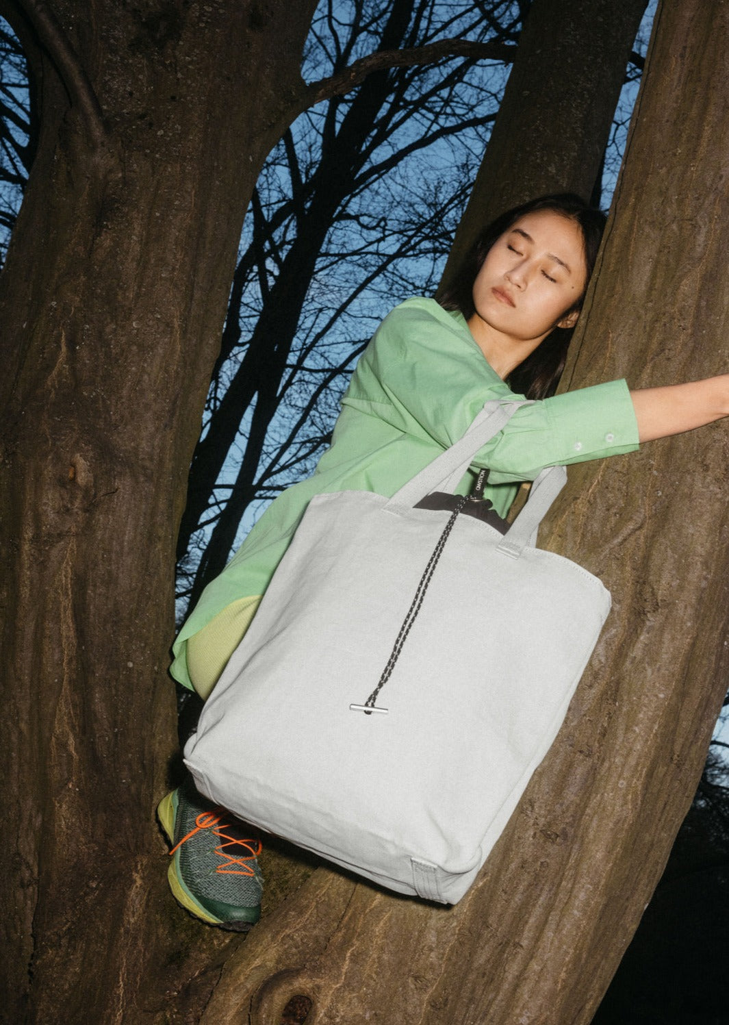 Bananatex Tote Bag Medium – Gravel / Raven - QWSTION