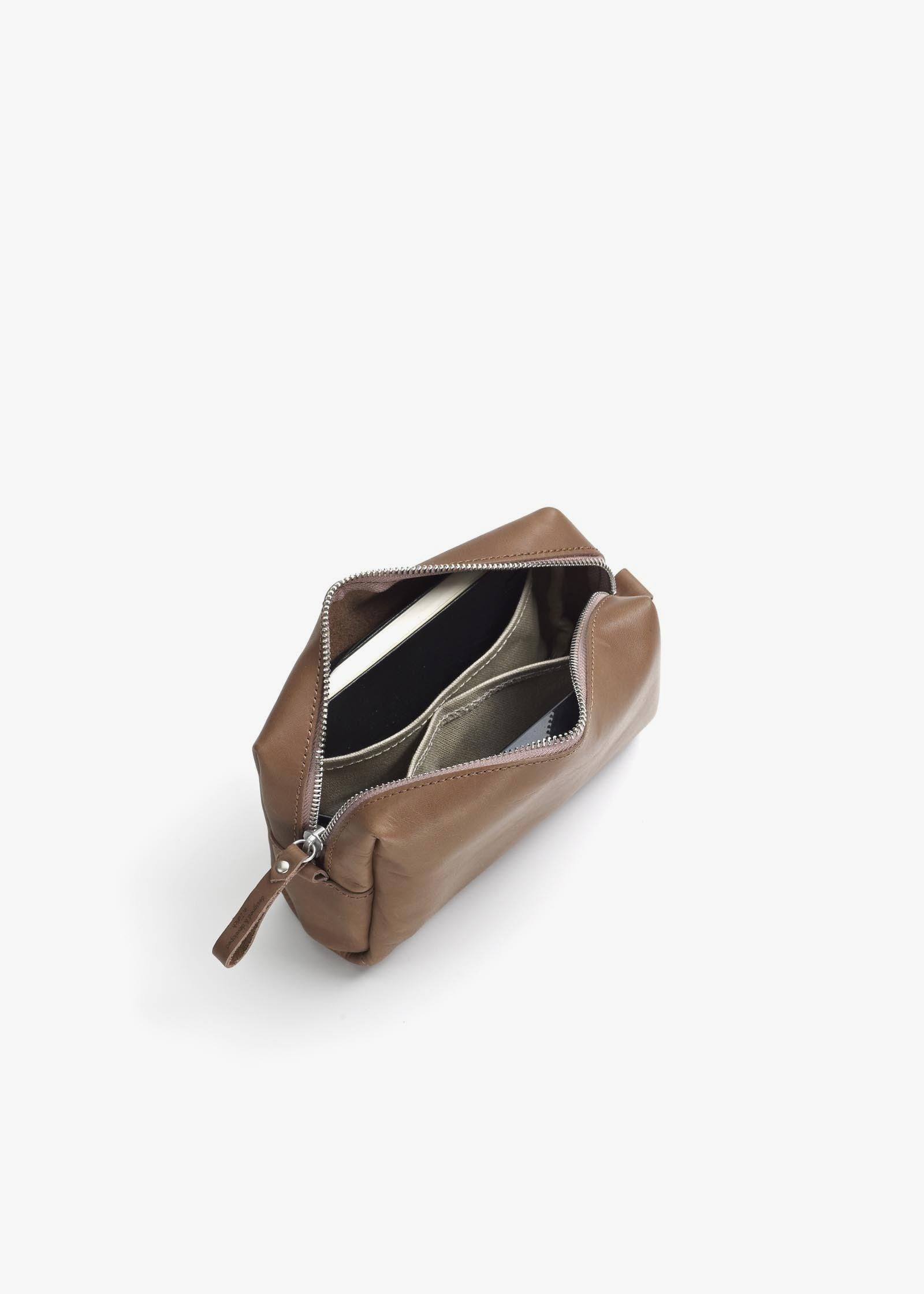 Amenity Pouch – Brown Leather Canvas - QWSTION