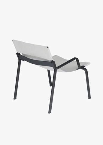 Ensō Lounge Chair – Anodized black aluminum / Gravel Bananatex