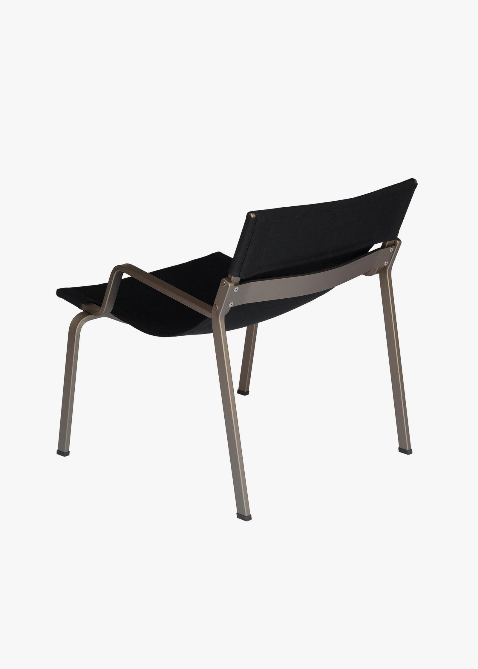 Ensō Lounge Chair – Anodized bronze aluminum / Black Bananatex - QWSTION