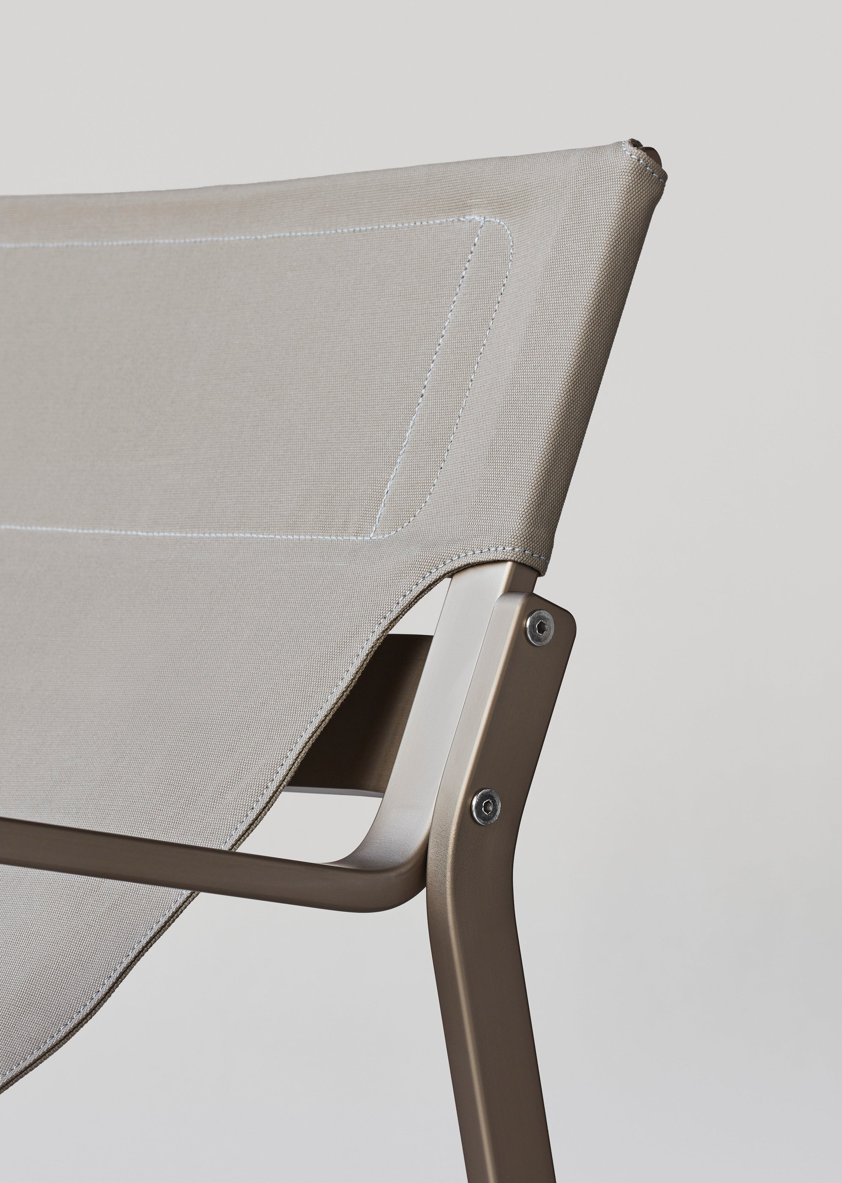 Ensō Lounge Chair – Anodized natural aluminum / Limestone Bananatex