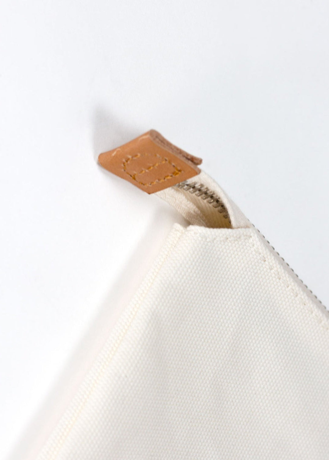 Bananatex Zip Pouch Medium – Natural White - QWSTION