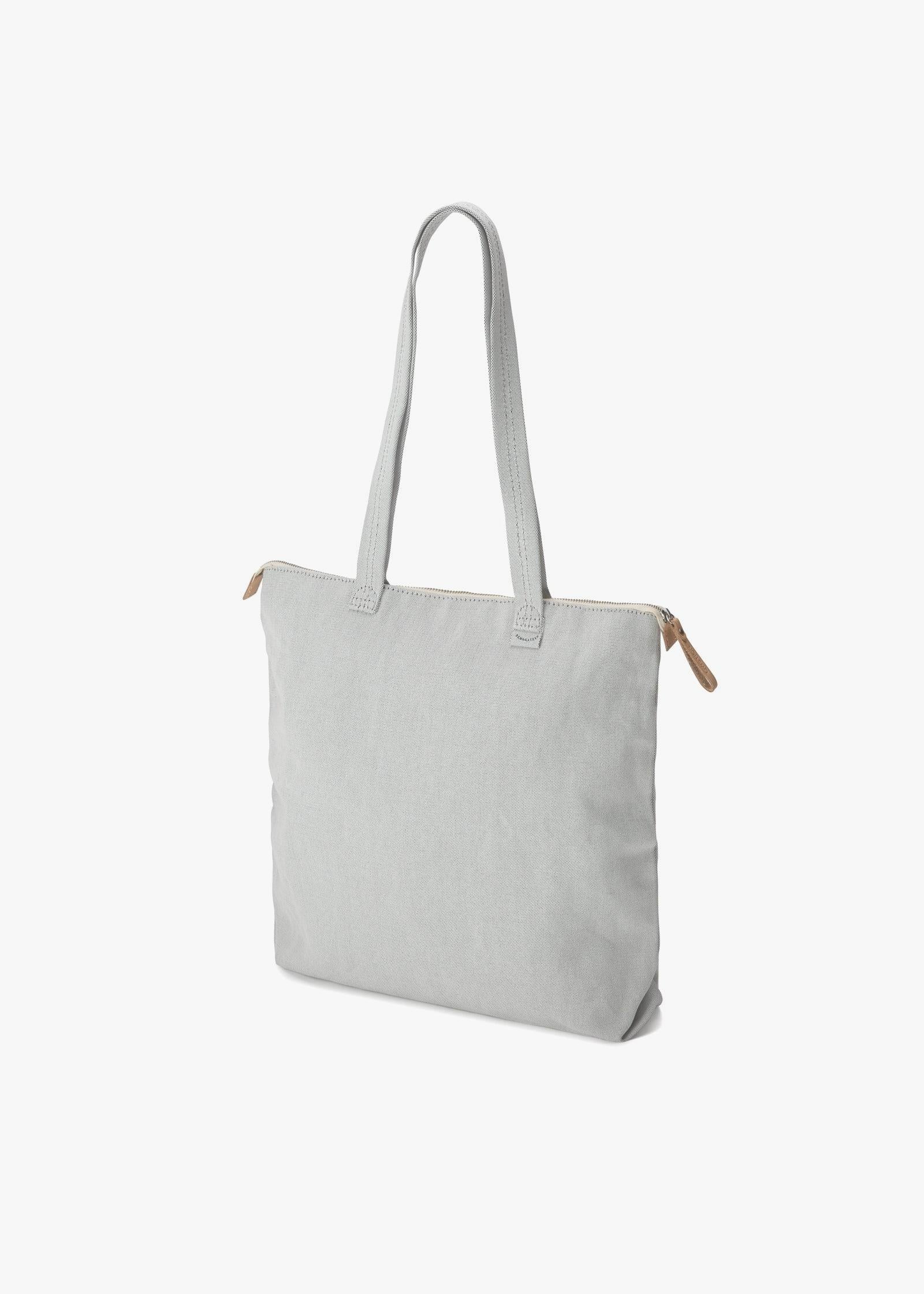 Zip Tote – QWSTION + Magazin