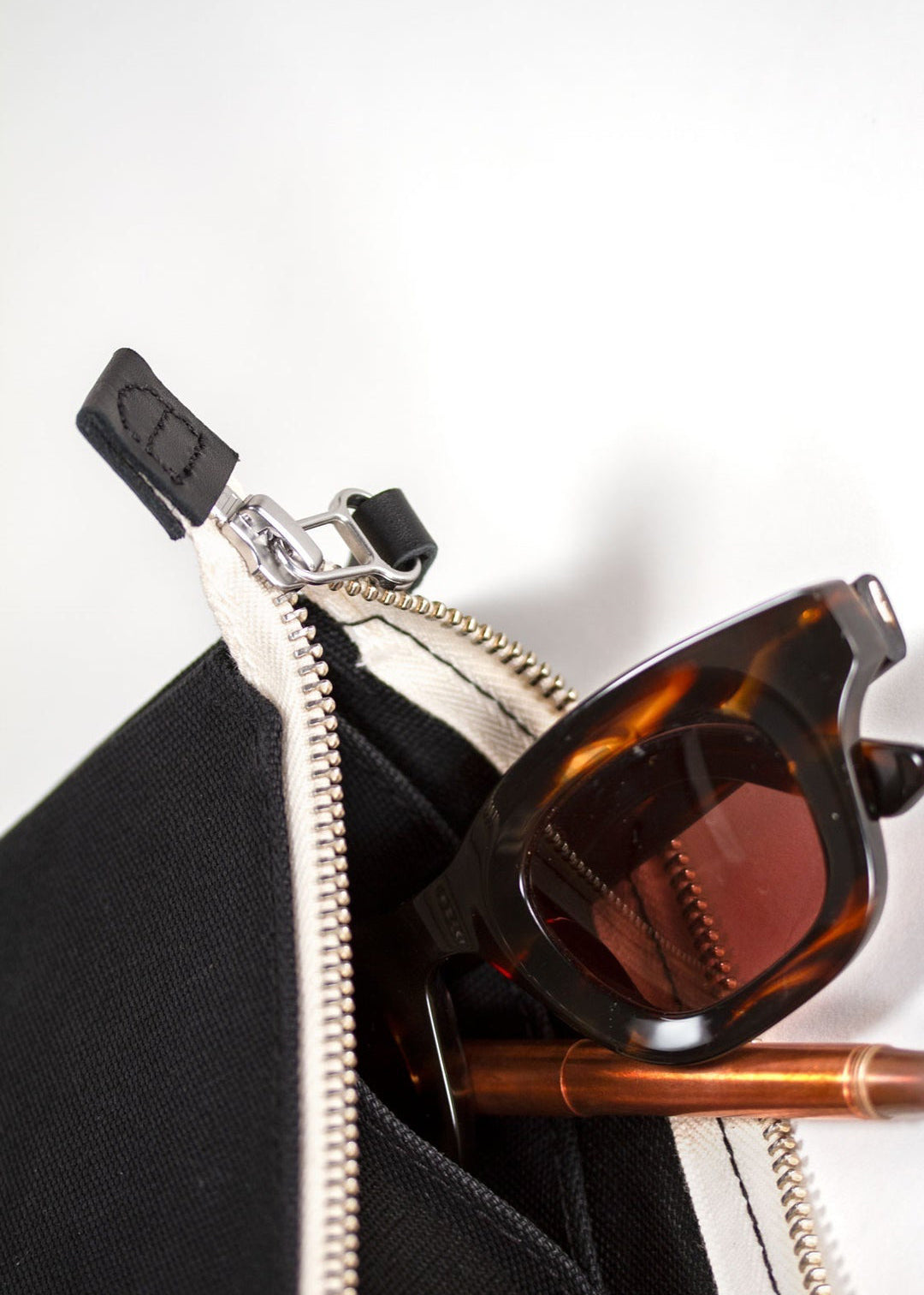 Bananatex Zip Pouch Medium – All Black - QWSTION