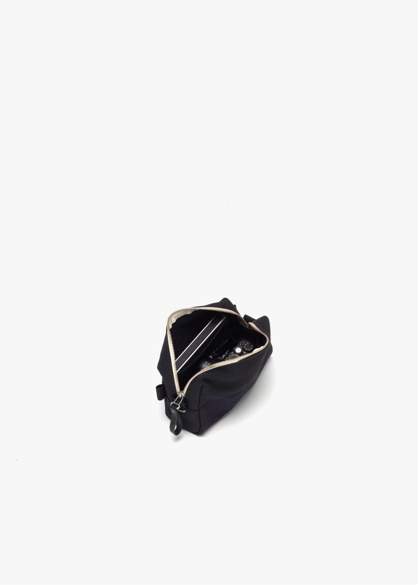 Hip Pouch – All Black | Bags | QWSTION