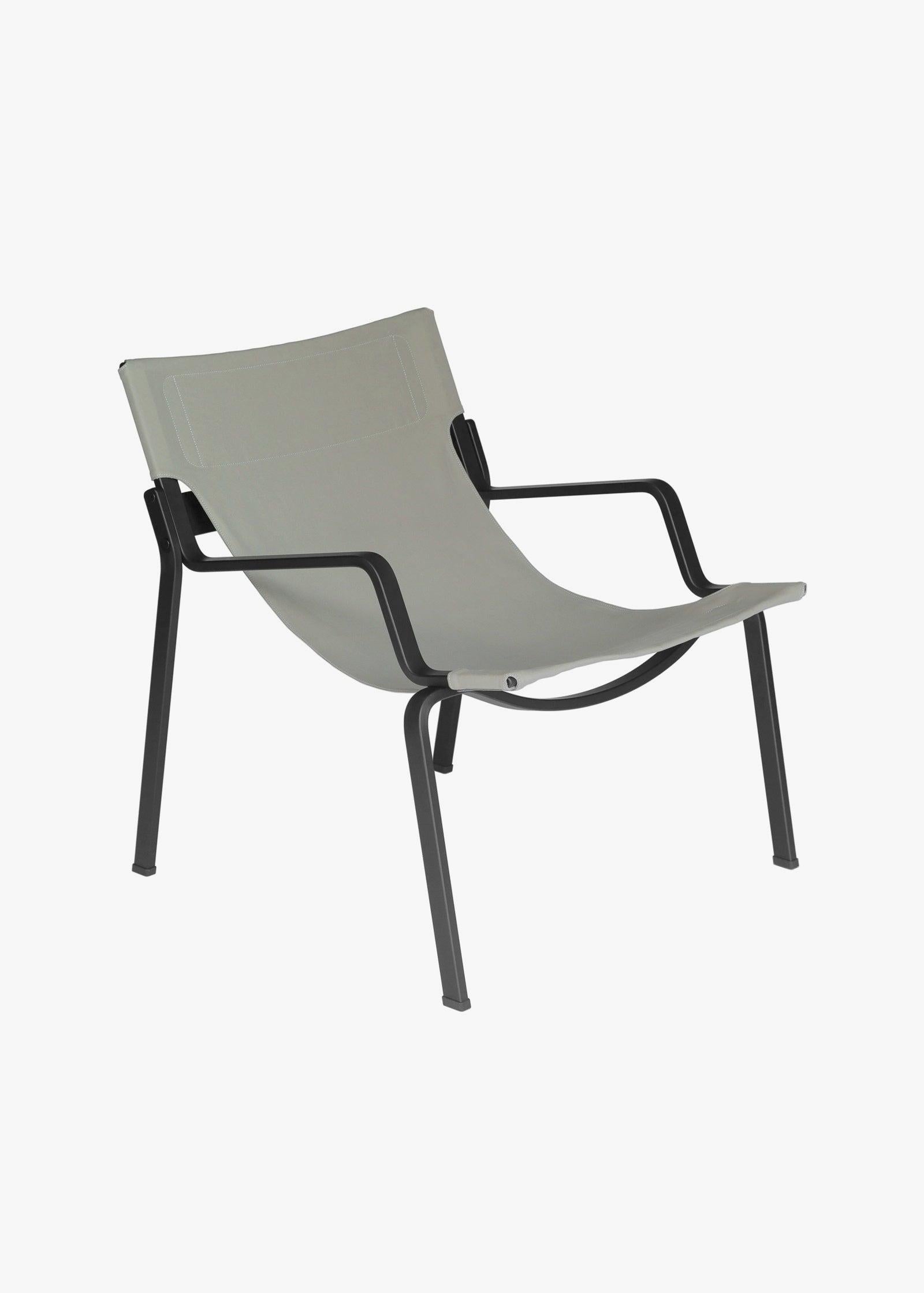 Ensō Lounge Chair – Anodized black aluminum / Limestone Bananatex - QWSTION
