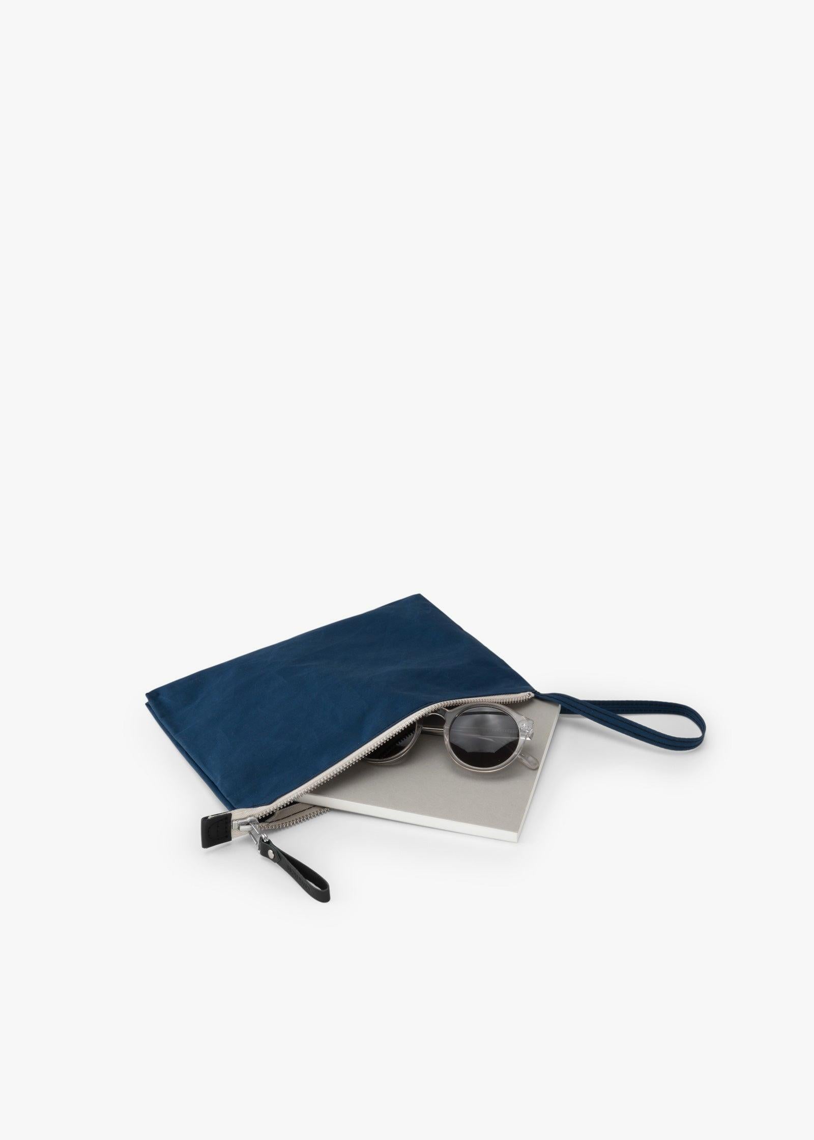 Zip Pouch Medium – Bluebird - QWSTION