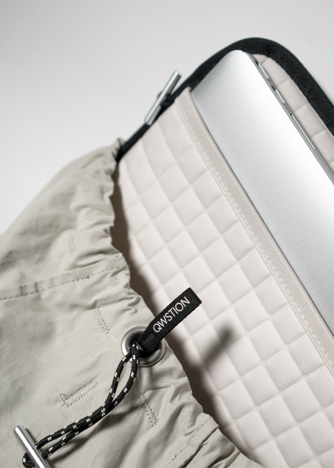 Medium Bucket – Desert Hawk - QWSTION