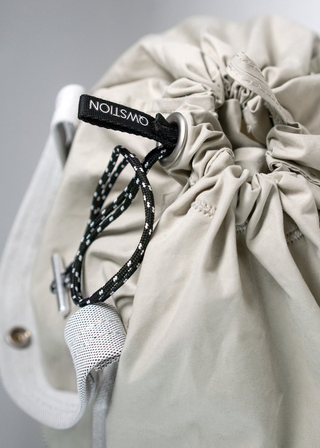 Medium Bucket – Desert Hawk - QWSTION