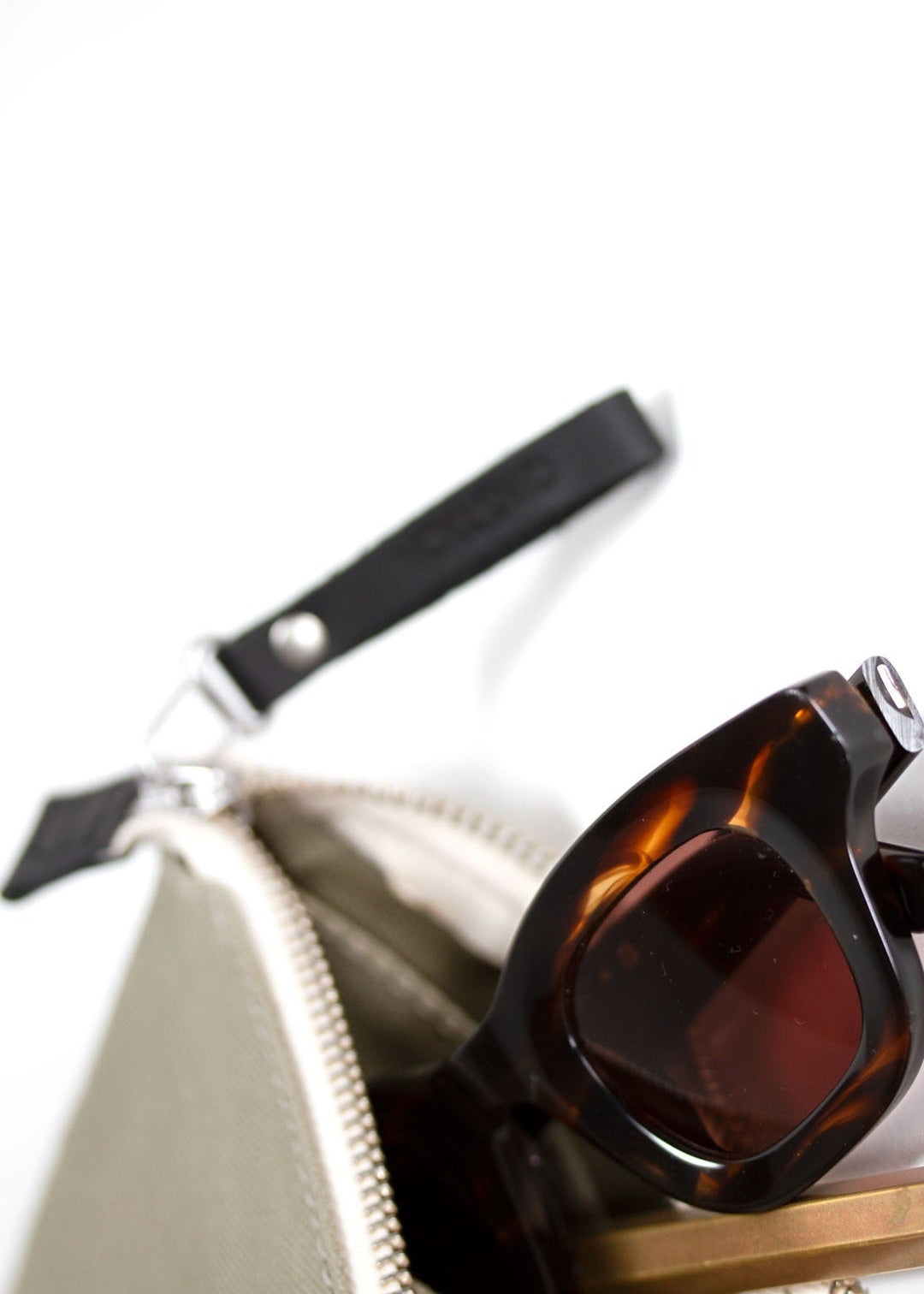 Bananatex Zip Pouch Medium – Limestone - QWSTION