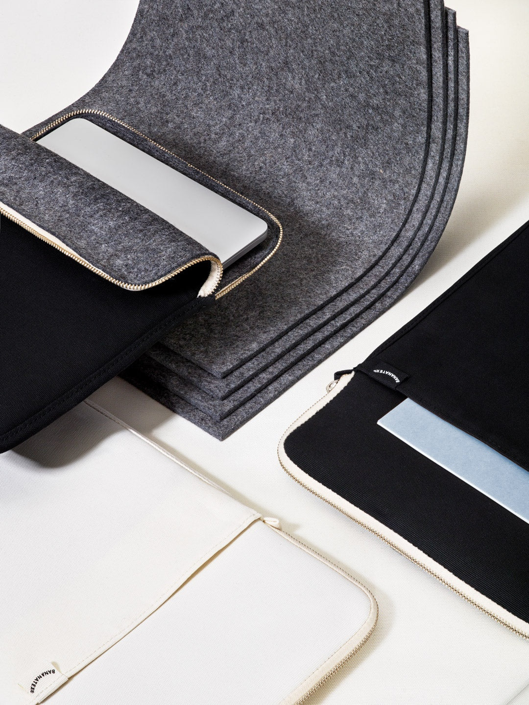 Bananatex Sleeve for Macbook 15" – Natural White - QWSTION