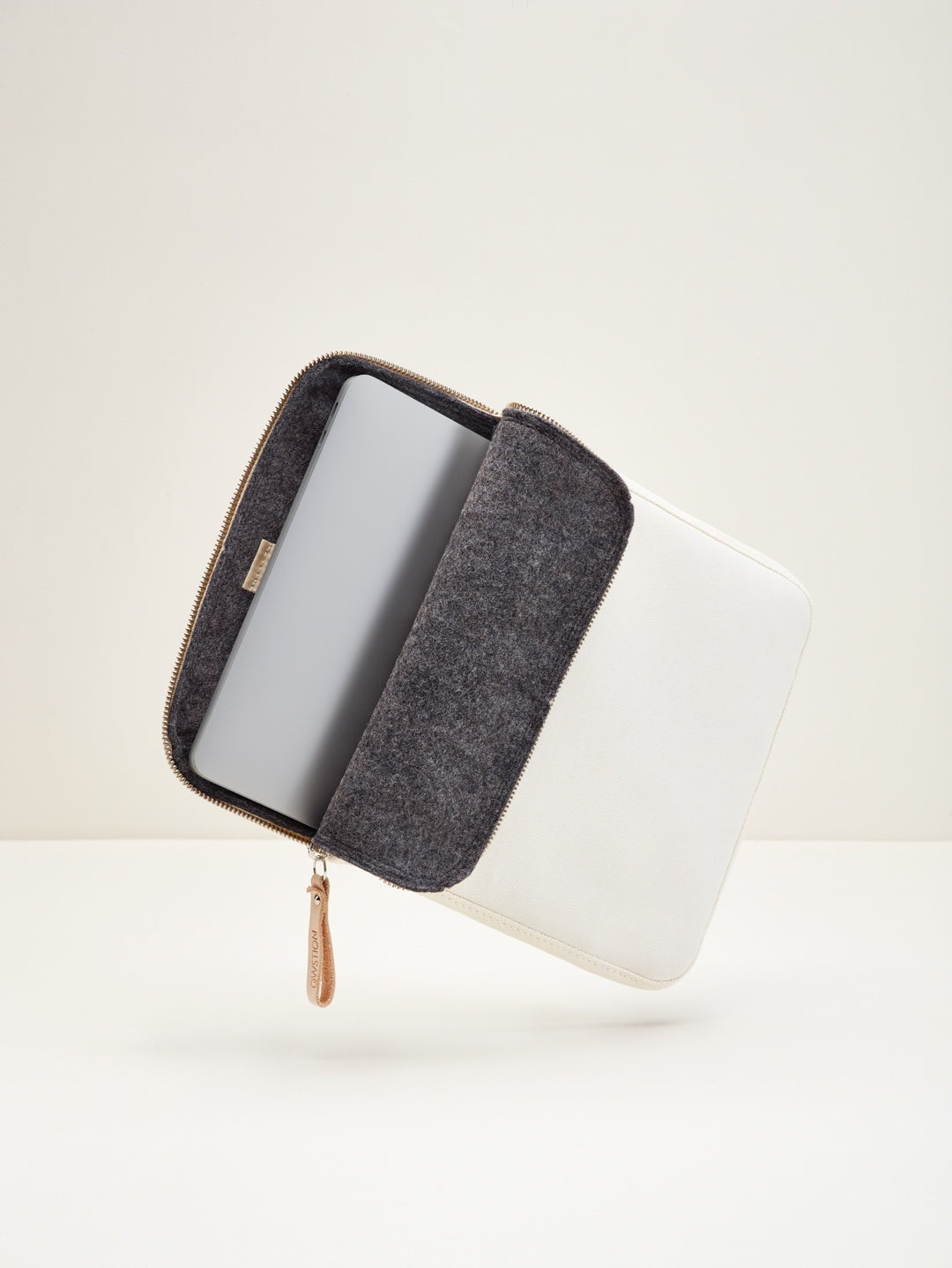 Bananatex Sleeve for Macbook 15" – Natural White - QWSTION