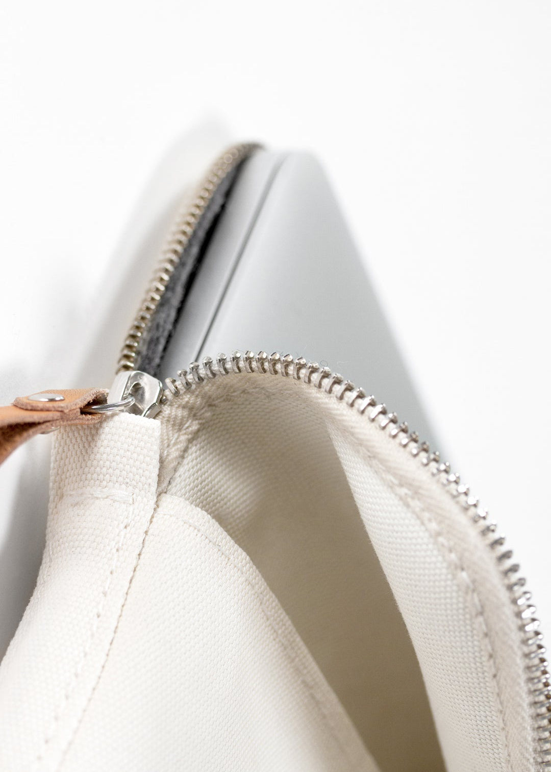 Bananatex Sleeve for Macbook 15" – Natural White - QWSTION