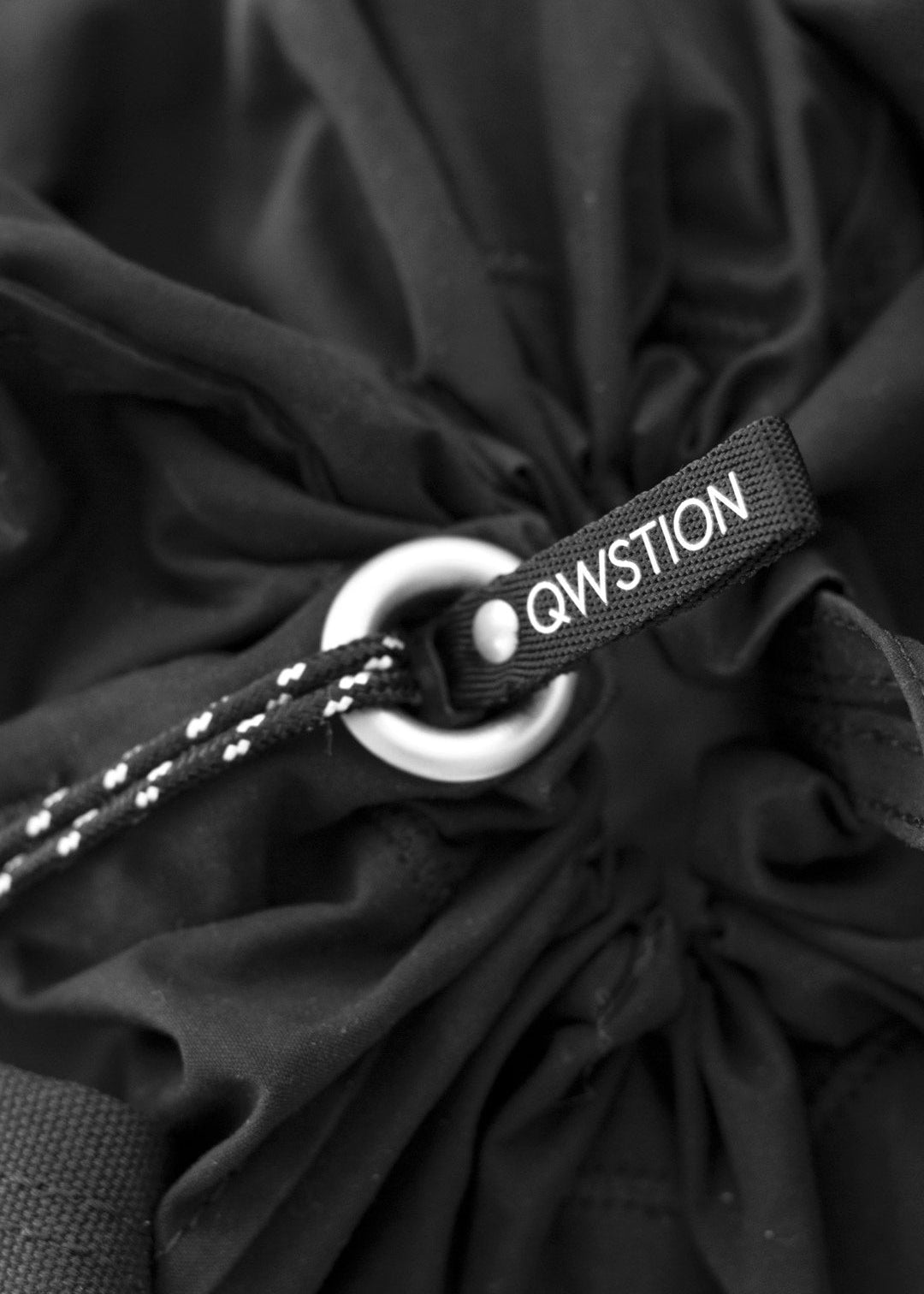 Medium Bucket – Raven - QWSTION