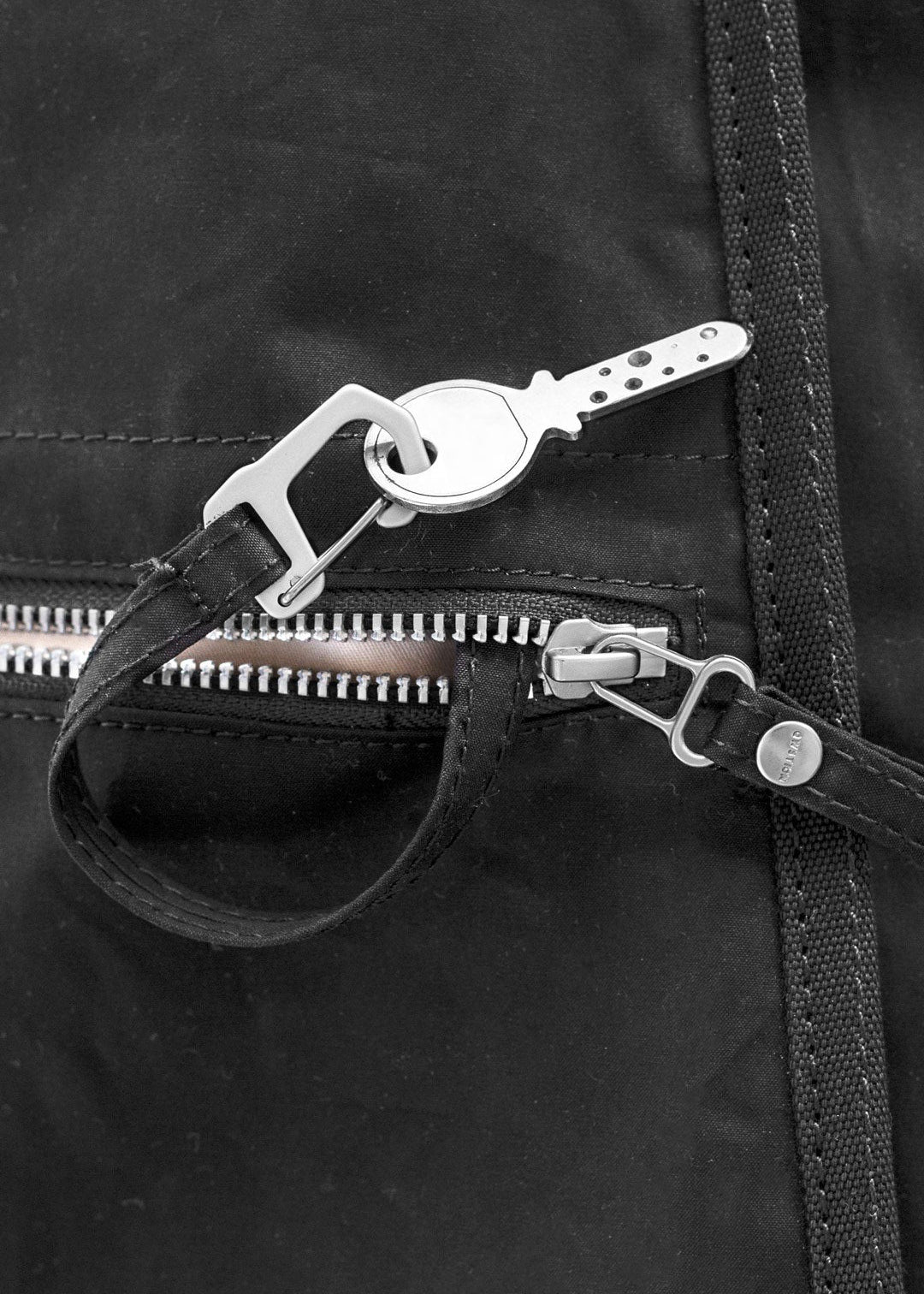 Medium Bucket – Raven - QWSTION