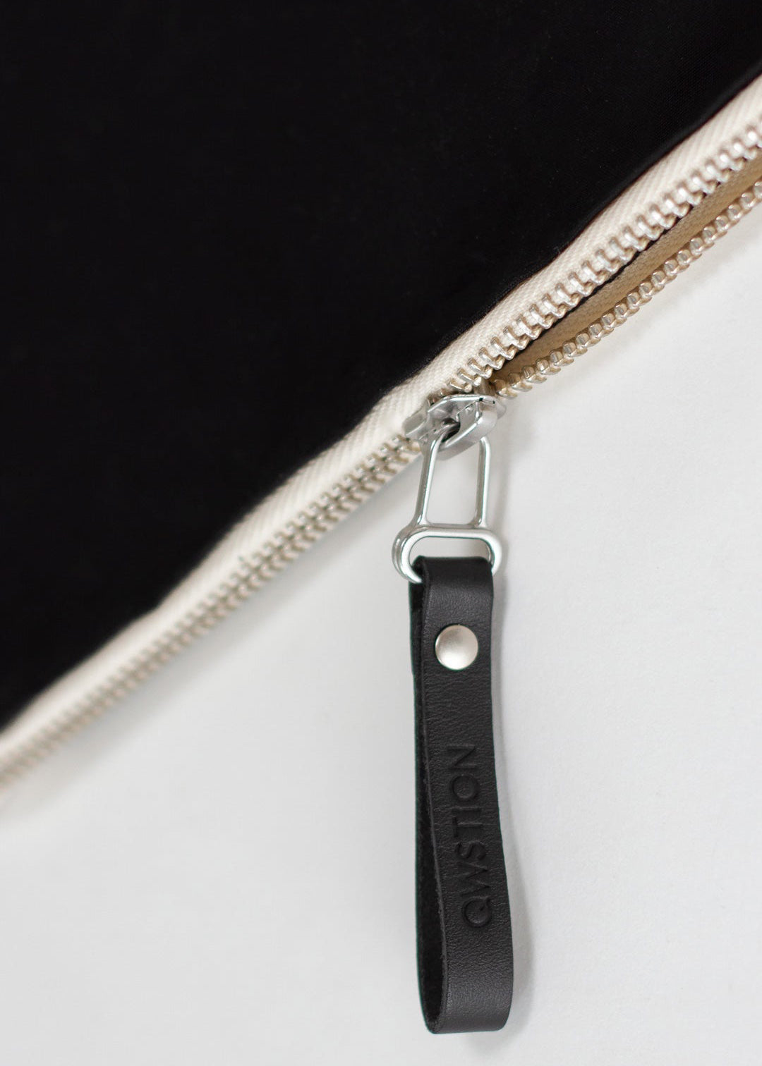 Zip Pouch Large – Raven - QWSTION