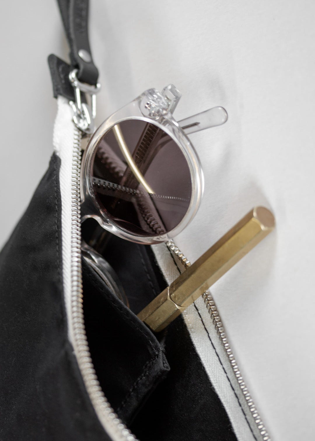 Zip Pouch Medium – Raven - QWSTION